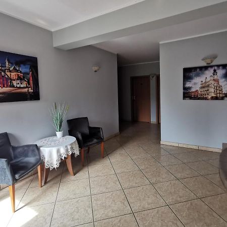 Hotel Zieliniec Poznan Bagian luar foto