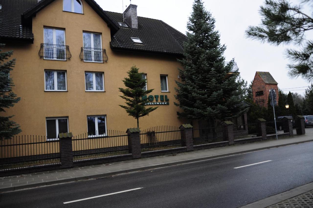 Hotel Zieliniec Poznan Bagian luar foto