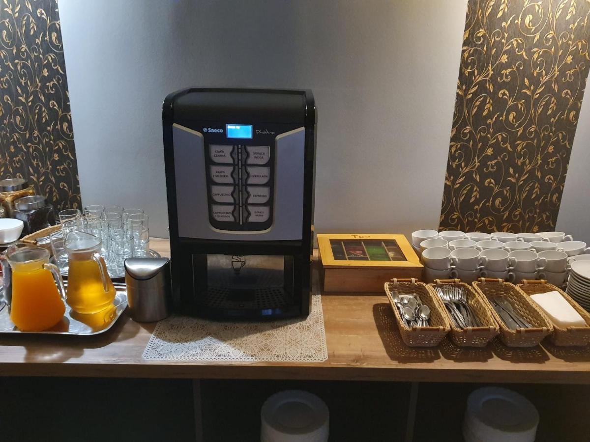 Hotel Zieliniec Poznan Bagian luar foto