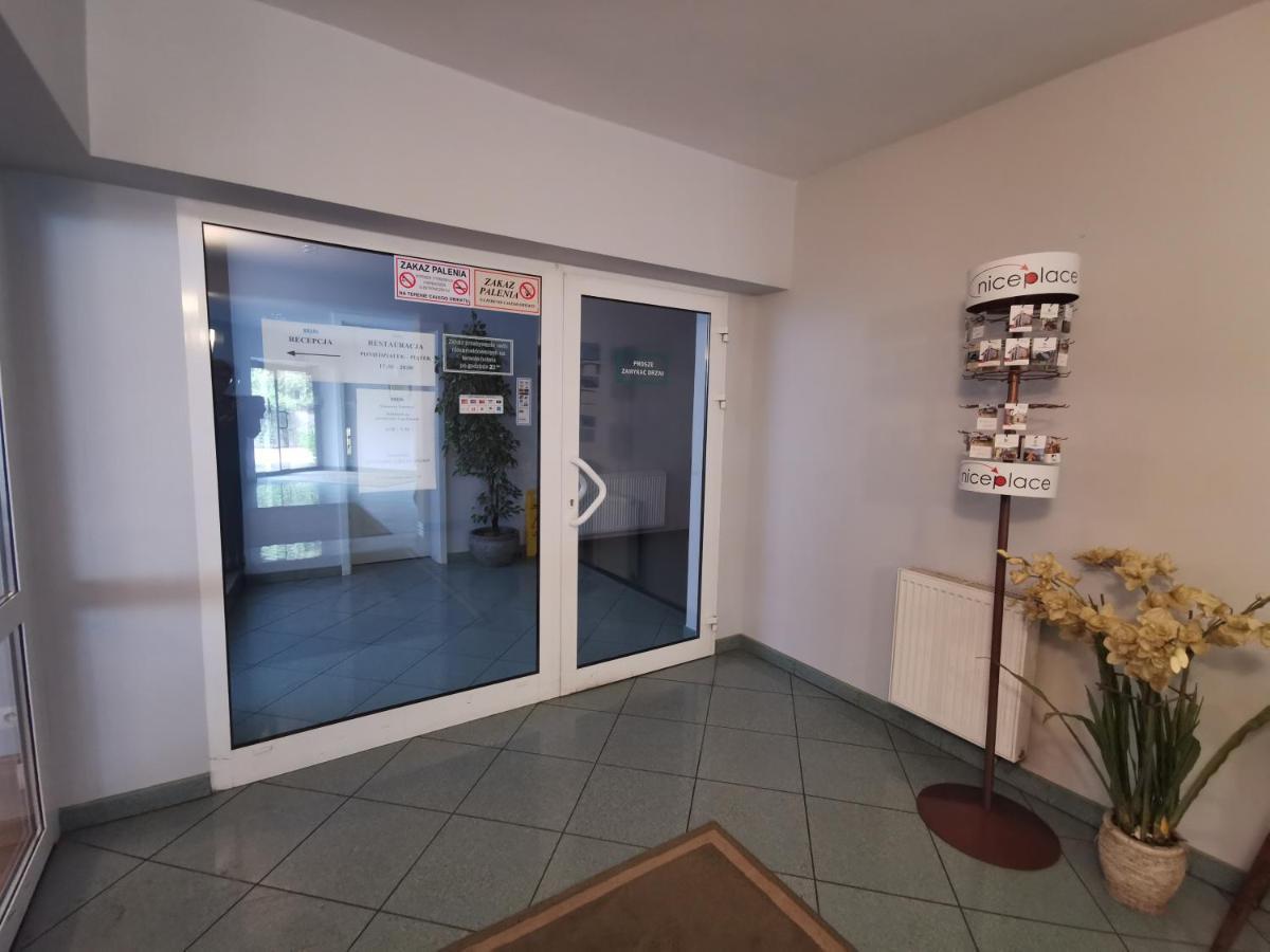 Hotel Zieliniec Poznan Bagian luar foto