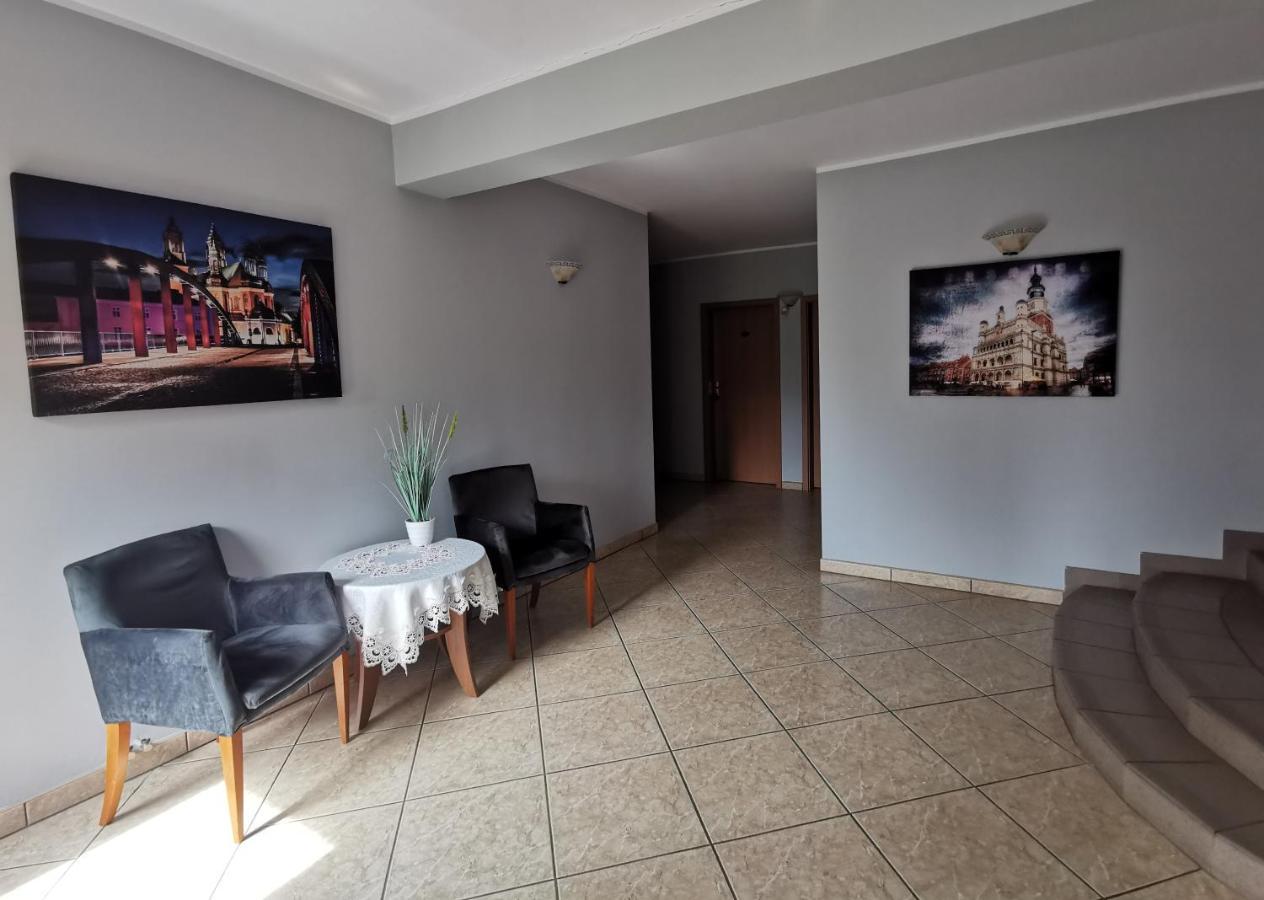 Hotel Zieliniec Poznan Bagian luar foto
