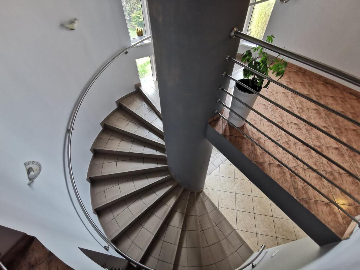 Hotel Zieliniec Poznan Bagian luar foto