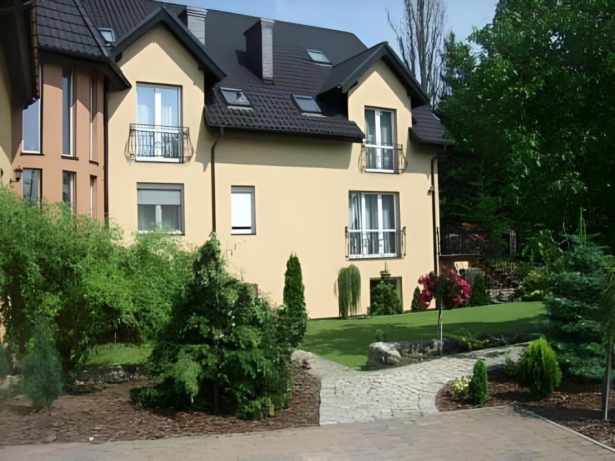 Hotel Zieliniec Poznan Bagian luar foto