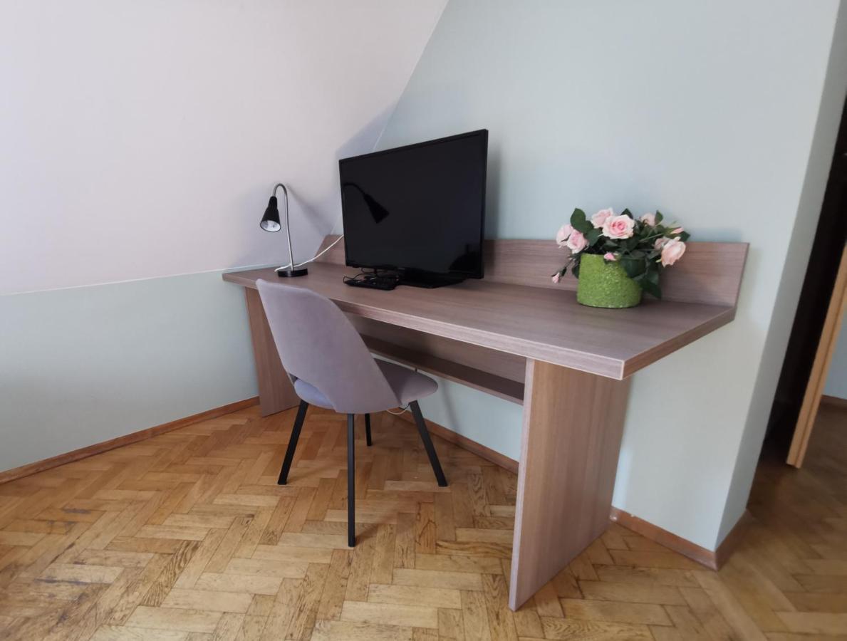 Hotel Zieliniec Poznan Bagian luar foto