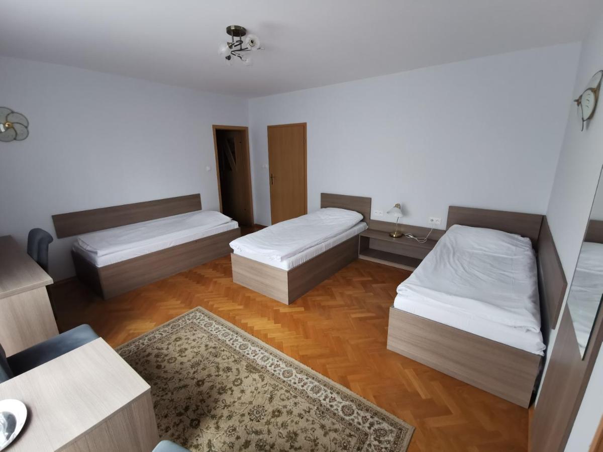 Hotel Zieliniec Poznan Bagian luar foto