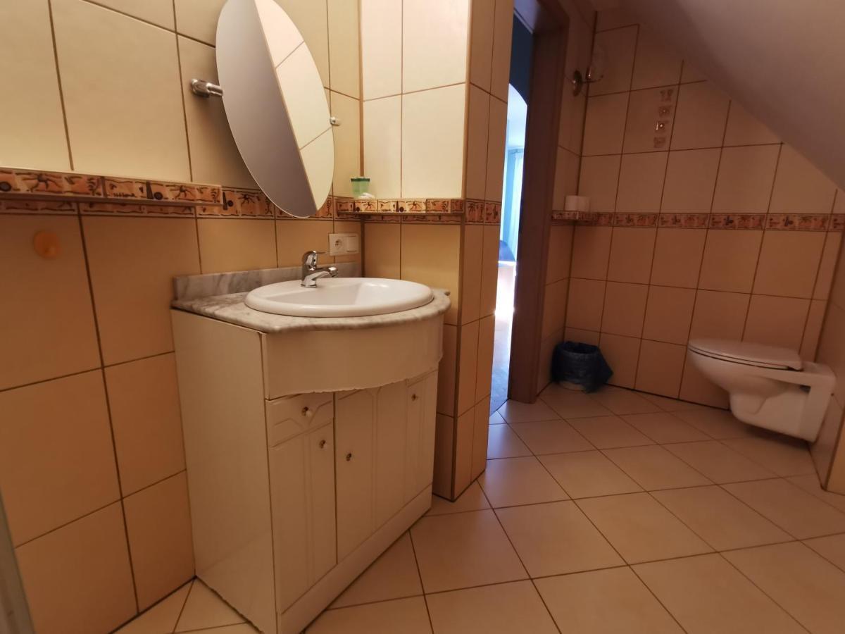 Hotel Zieliniec Poznan Bagian luar foto