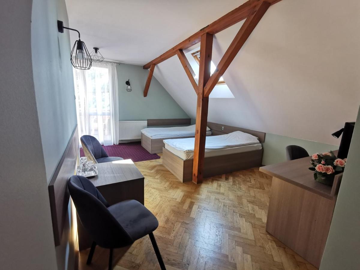 Hotel Zieliniec Poznan Bagian luar foto