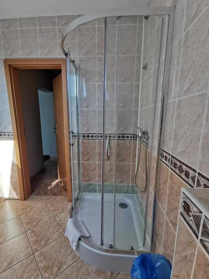Hotel Zieliniec Poznan Bagian luar foto