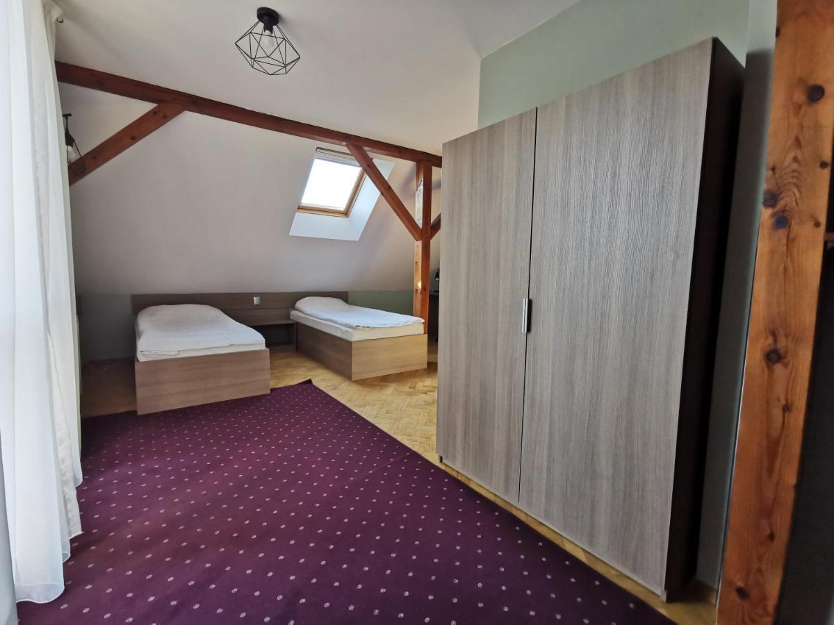 Hotel Zieliniec Poznan Bagian luar foto