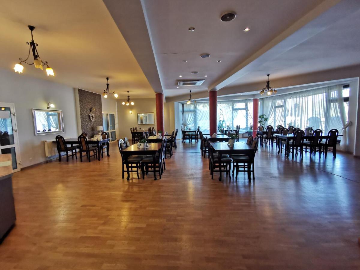 Hotel Zieliniec Poznan Bagian luar foto