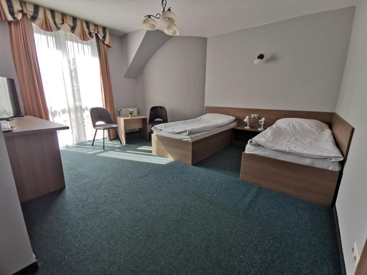 Hotel Zieliniec Poznan Bagian luar foto