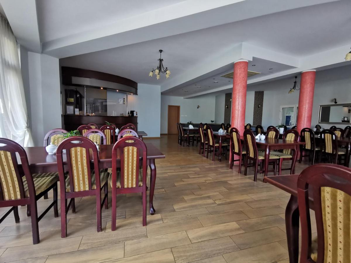 Hotel Zieliniec Poznan Bagian luar foto