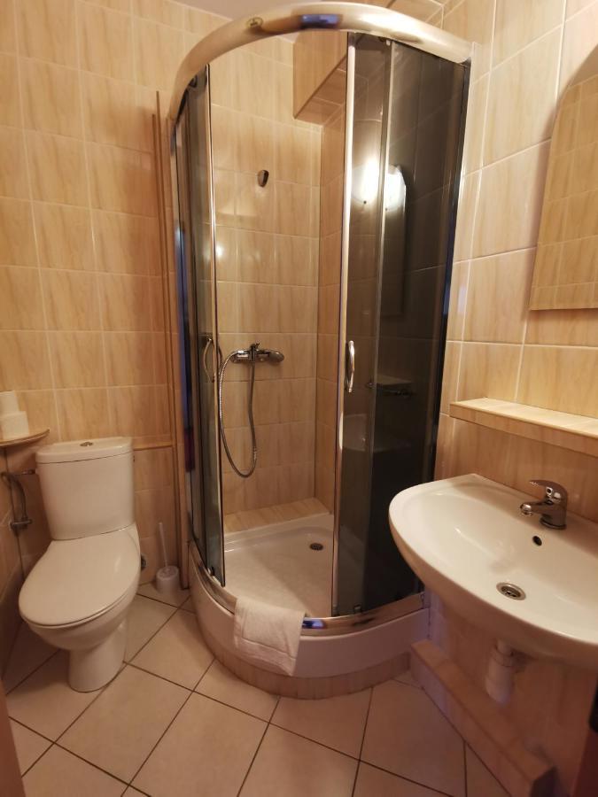 Hotel Zieliniec Poznan Bagian luar foto